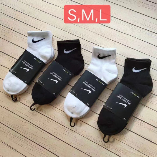 Suwannester Mid-tube Socks Boat Socks Men&#039;s And Women&#039;s Classic Black And White Sports Socks Wholesale On Behalf Of